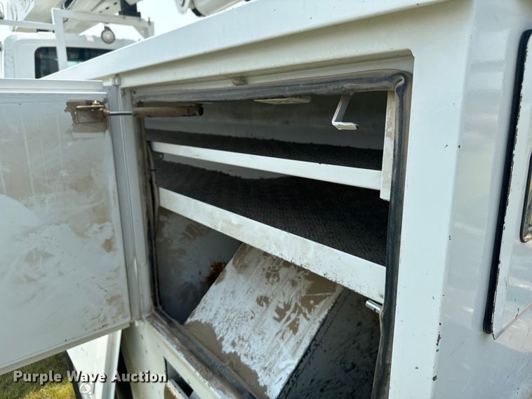 image for item DX3486 2014 International DuraStar 4300 bucket truck