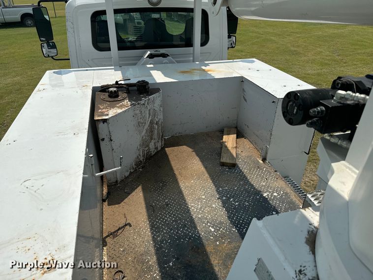 image for item DX3486 2014 International DuraStar 4300 bucket truck