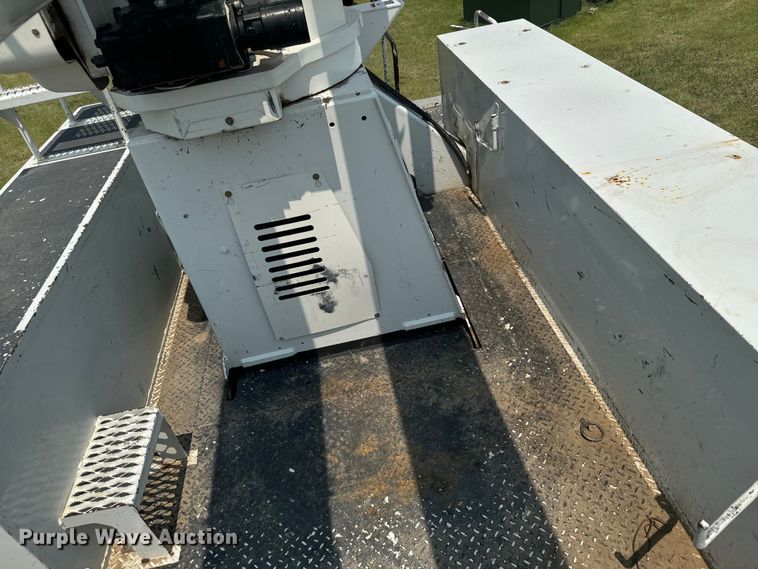 image for item DX3486 2014 International DuraStar 4300 bucket truck