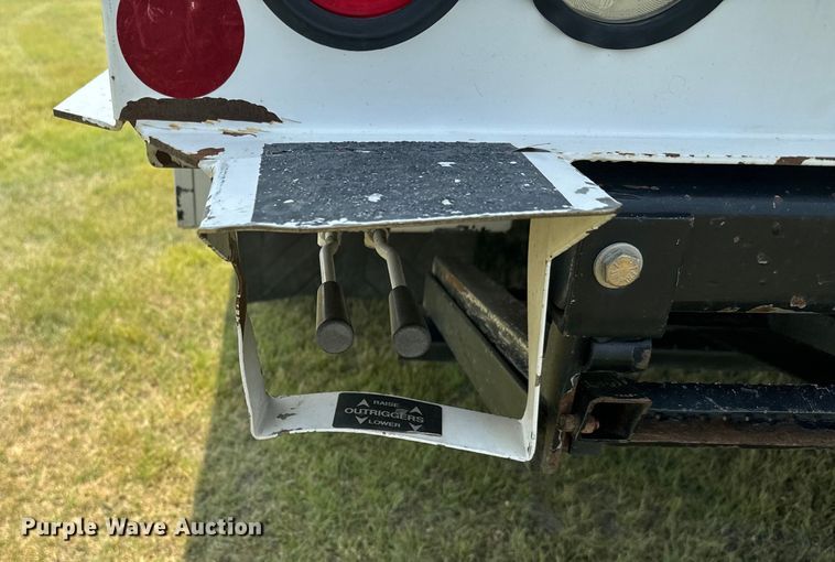 image for item DX3486 2014 International DuraStar 4300 bucket truck