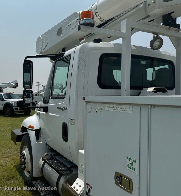 image for item DX3486 2014 International DuraStar 4300 bucket truck