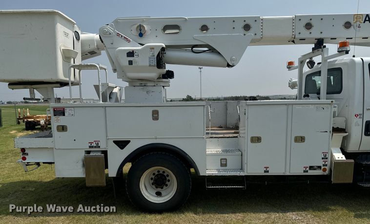 image for item DX3486 2014 International DuraStar 4300 bucket truck