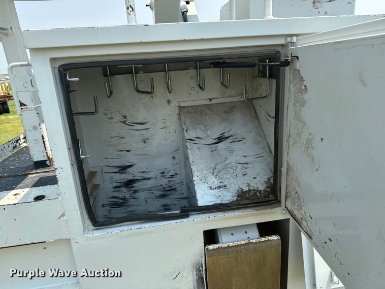 image for item DX3486 2014 International DuraStar 4300 bucket truck