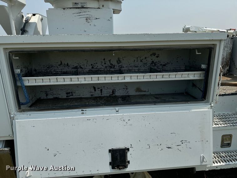 image for item DX3486 2014 International DuraStar 4300 bucket truck