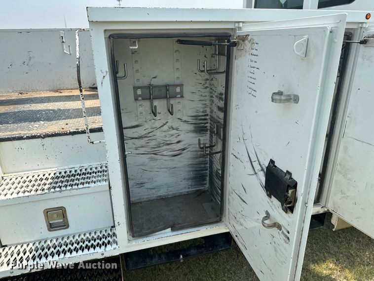 image for item DX3486 2014 International DuraStar 4300 bucket truck