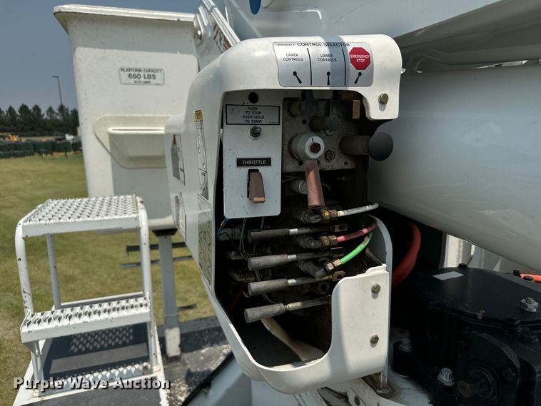 image for item DX3486 2014 International DuraStar 4300 bucket truck