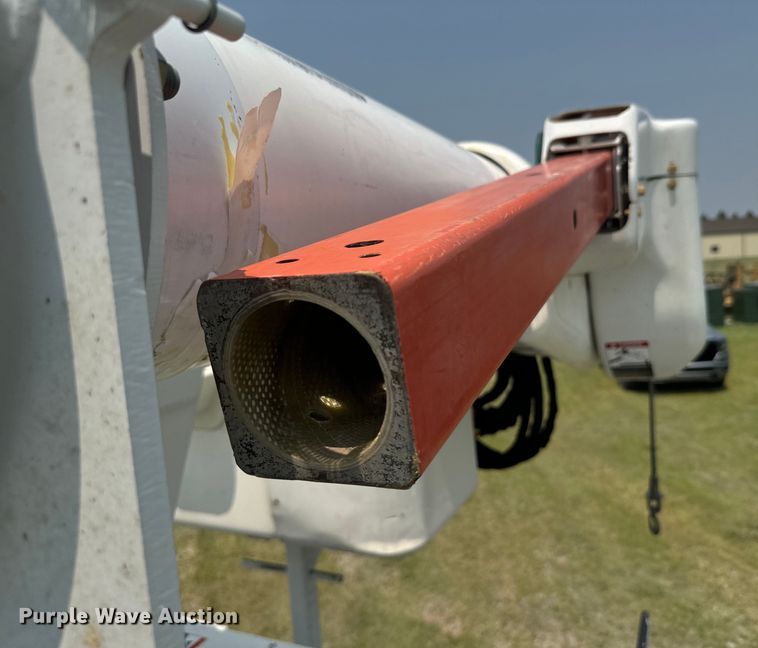 image for item DX3486 2014 International DuraStar 4300 bucket truck