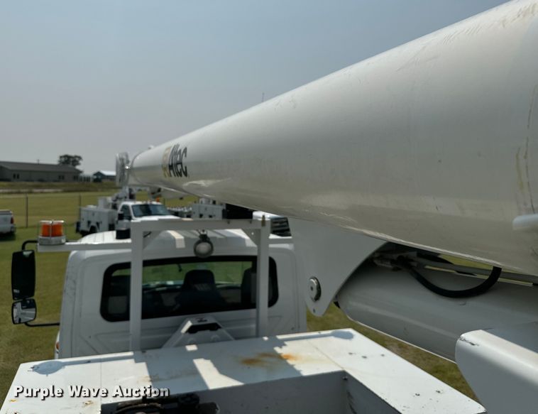 image for item DX3486 2014 International DuraStar 4300 bucket truck