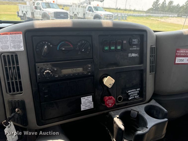 image for item DX3486 2014 International DuraStar 4300 bucket truck