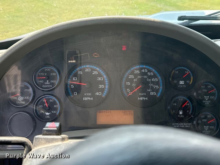 image for item DX3486 2014 International DuraStar 4300 bucket truck