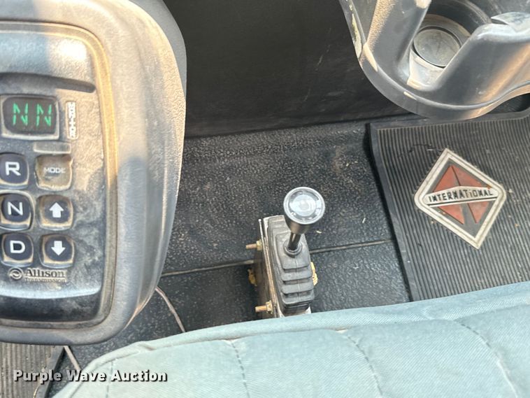 image for item DX3486 2014 International DuraStar 4300 bucket truck