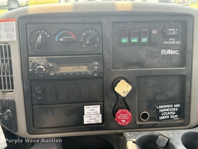 image for item DX3486 2014 International DuraStar 4300 bucket truck