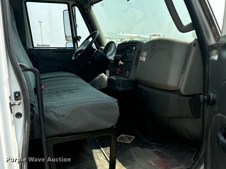 image for item DX3486 2014 International DuraStar 4300 bucket truck