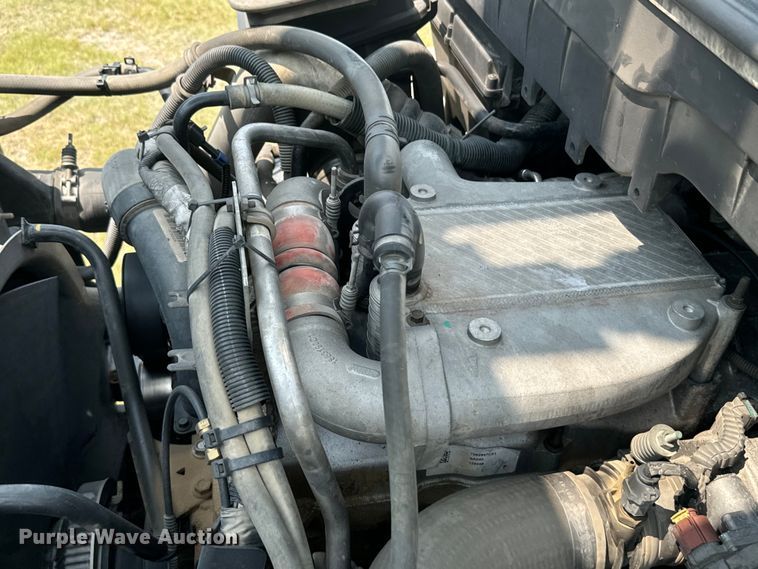 image for item DX3486 2014 International DuraStar 4300 bucket truck