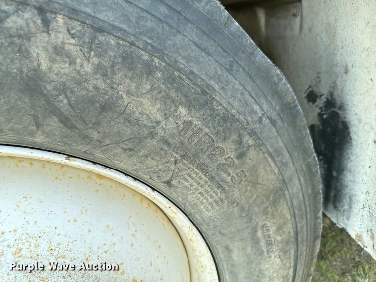 image for item DX3486 2014 International DuraStar 4300 bucket truck