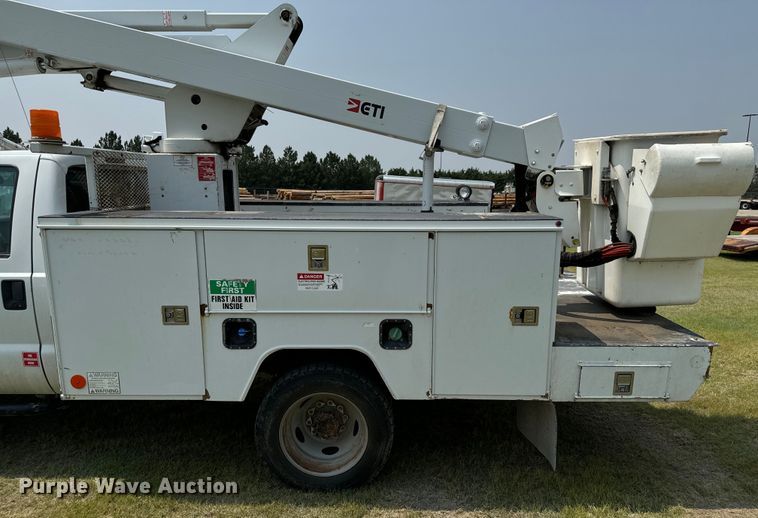 image for item DX3487 2015 Ford F550 Super Duty XLT bucket truck