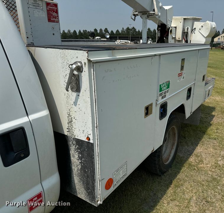 image for item DX3487 2015 Ford F550 Super Duty XLT bucket truck