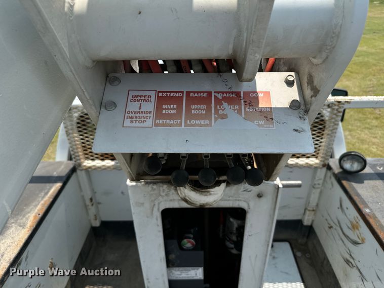 image for item DX3487 2015 Ford F550 Super Duty XLT bucket truck