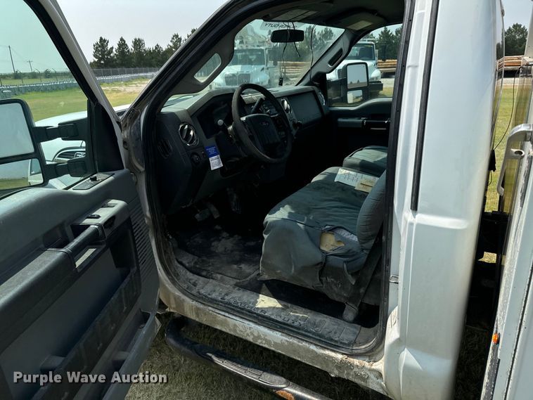 image for item DX3487 2015 Ford F550 Super Duty XLT bucket truck