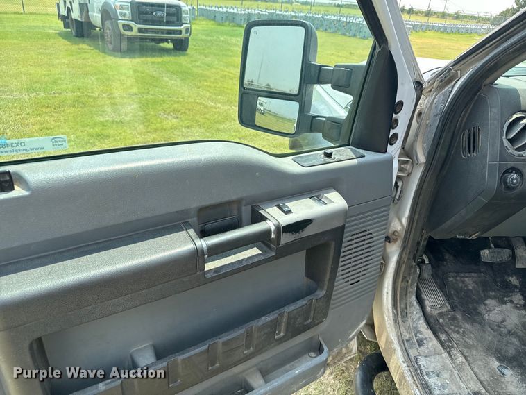 image for item DX3487 2015 Ford F550 Super Duty XLT bucket truck