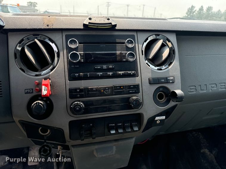 image for item DX3487 2015 Ford F550 Super Duty XLT bucket truck