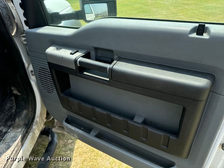 image for item DX3487 2015 Ford F550 Super Duty XLT bucket truck