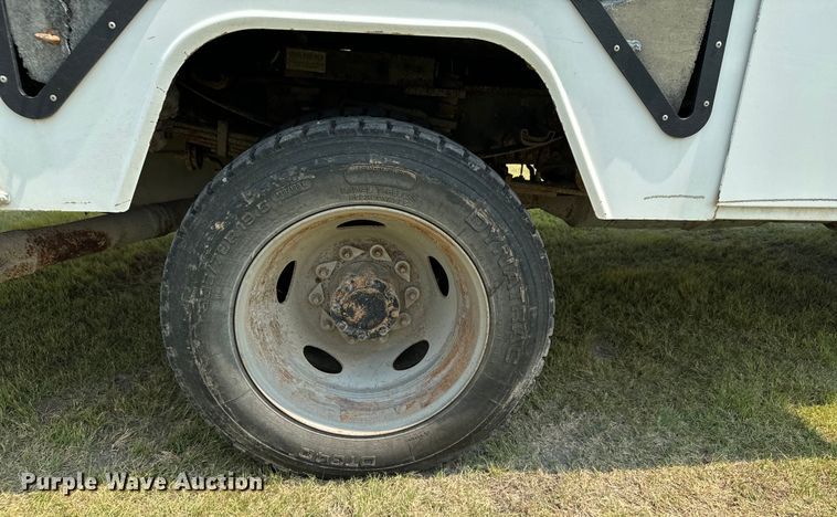 image for item DX3487 2015 Ford F550 Super Duty XLT bucket truck