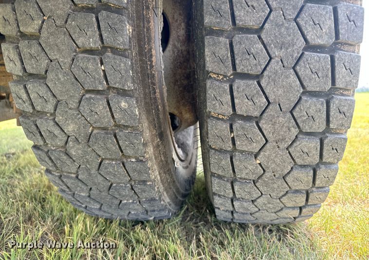 image for item DX3487 2015 Ford F550 Super Duty XLT bucket truck