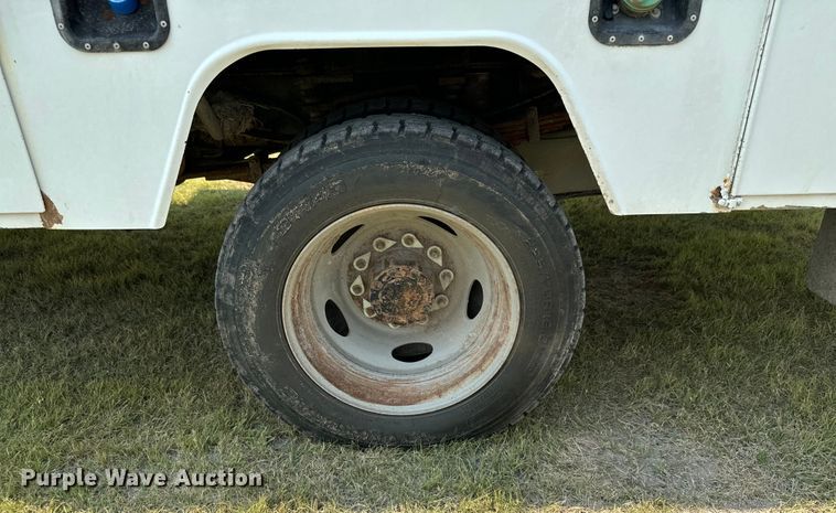 image for item DX3487 2015 Ford F550 Super Duty XLT bucket truck