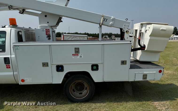 image for item DX3488 2013 Ford  F550 Super Duty XLT bucket truck