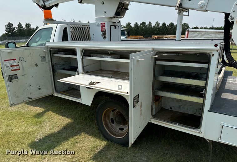 image for item DX3488 2013 Ford  F550 Super Duty XLT bucket truck