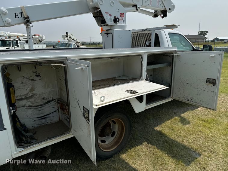 image for item DX3488 2013 Ford  F550 Super Duty XLT bucket truck