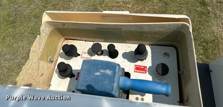 image for item DX3488 2013 Ford  F550 Super Duty XLT bucket truck