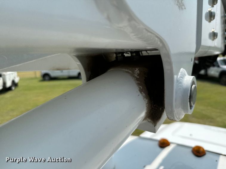 image for item DX3488 2013 Ford  F550 Super Duty XLT bucket truck