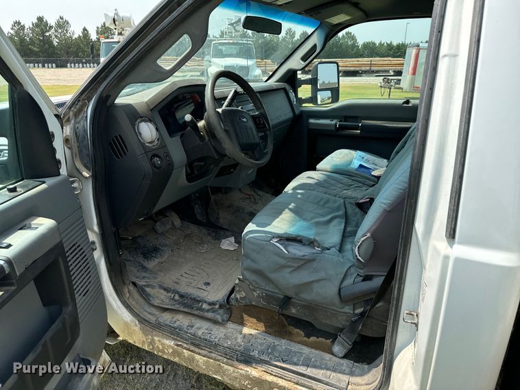 image for item DX3488 2013 Ford  F550 Super Duty XLT bucket truck