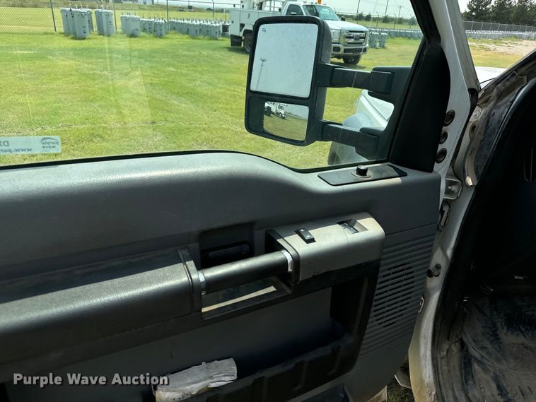 image for item DX3488 2013 Ford  F550 Super Duty XLT bucket truck