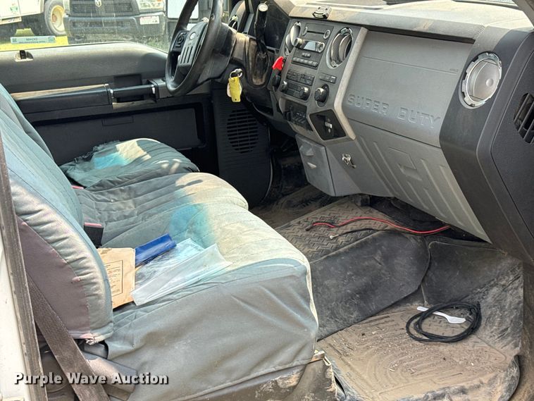 image for item DX3488 2013 Ford  F550 Super Duty XLT bucket truck