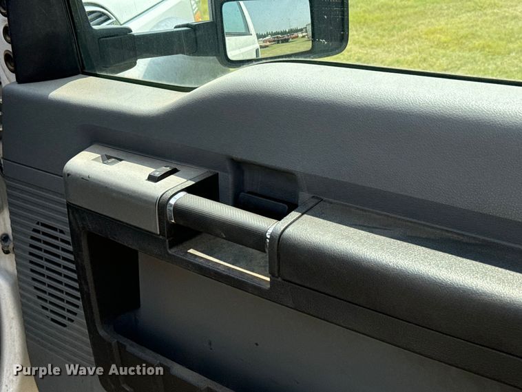 image for item DX3488 2013 Ford  F550 Super Duty XLT bucket truck