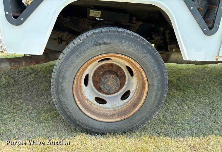 image for item DX3488 2013 Ford  F550 Super Duty XLT bucket truck