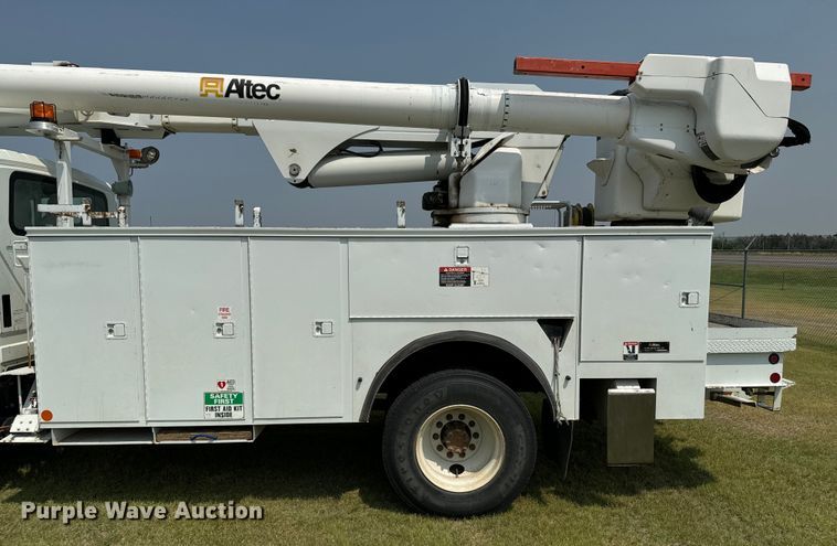 image for item DX3491 2008 International DuraStar 4300 bucket truck