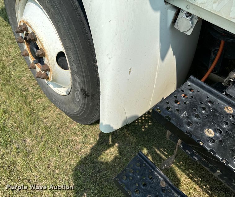 image for item DX3491 2008 International DuraStar 4300 bucket truck