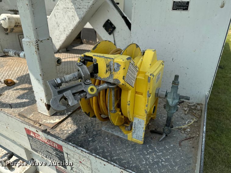 image for item DX3491 2008 International DuraStar 4300 bucket truck