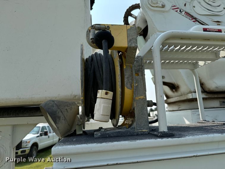 image for item DX3491 2008 International DuraStar 4300 bucket truck
