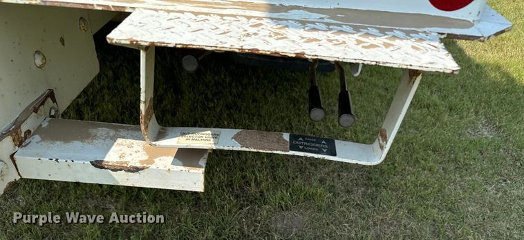 image for item DX3491 2008 International DuraStar 4300 bucket truck