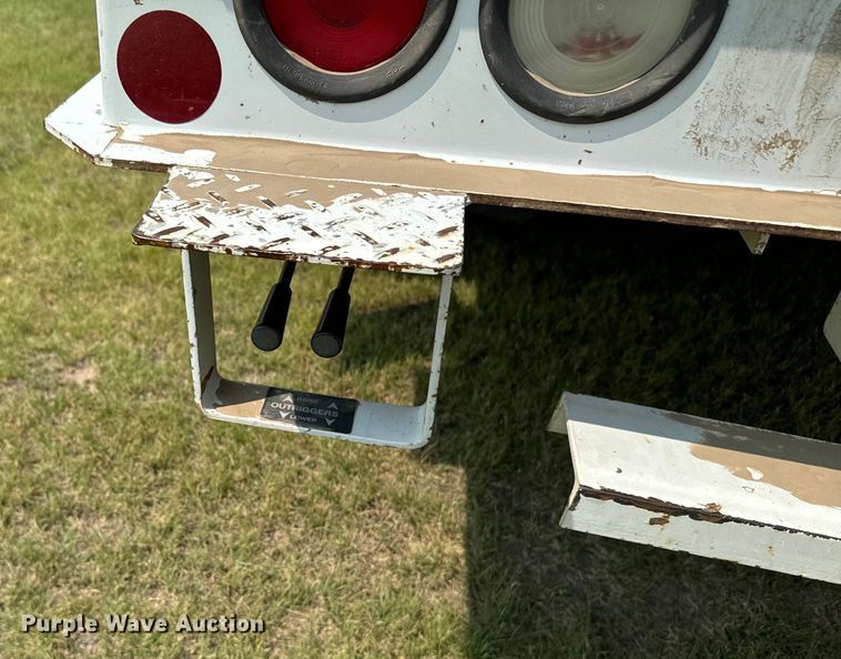 image for item DX3491 2008 International DuraStar 4300 bucket truck