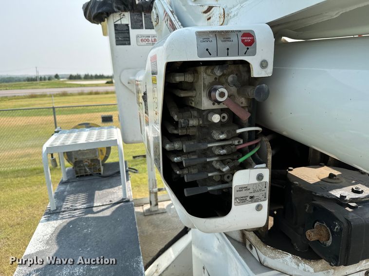 image for item DX3491 2008 International DuraStar 4300 bucket truck