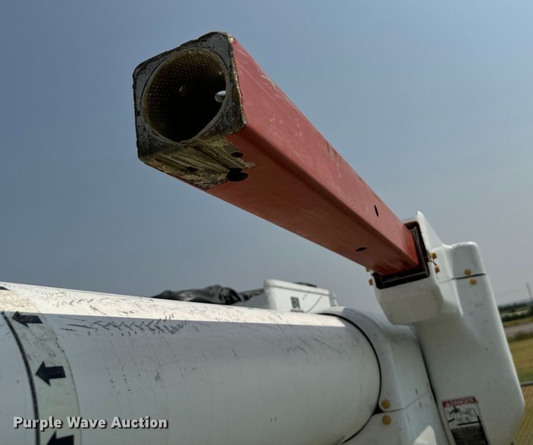 image for item DX3491 2008 International DuraStar 4300 bucket truck