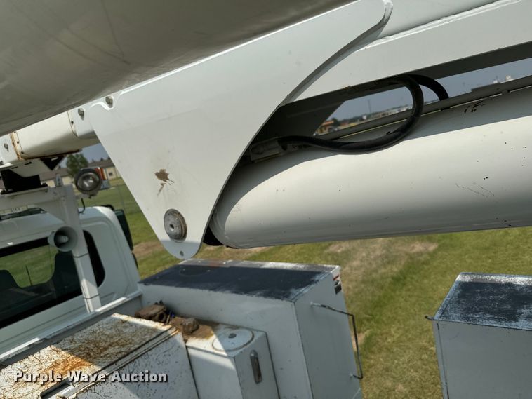 image for item DX3491 2008 International DuraStar 4300 bucket truck