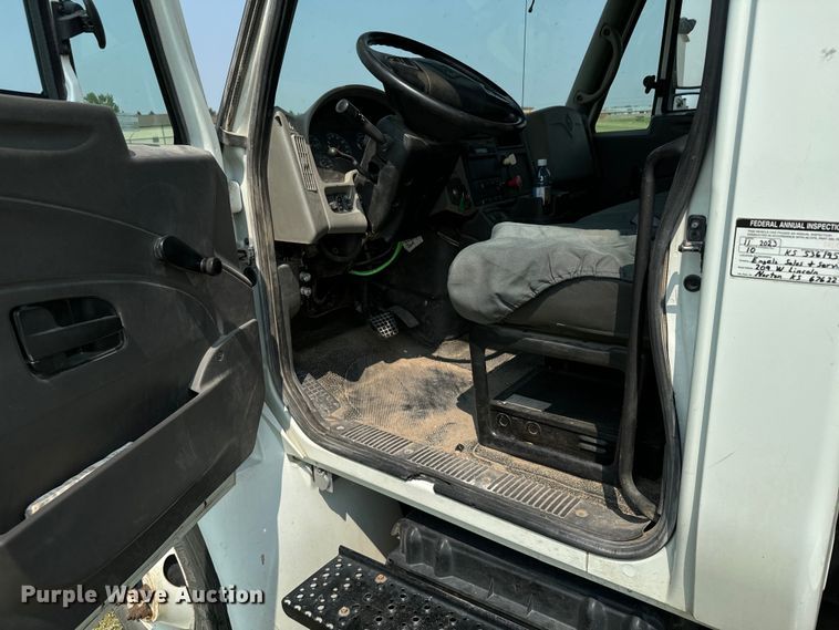 image for item DX3491 2008 International DuraStar 4300 bucket truck