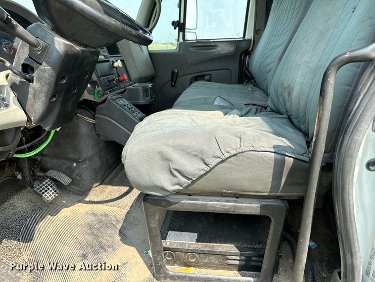 image for item DX3491 2008 International DuraStar 4300 bucket truck